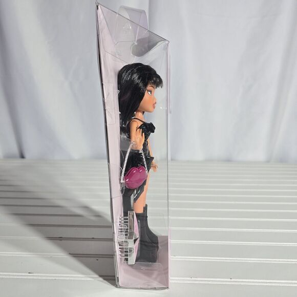 NEW Bratz x Kylie Jenner Day Fashion Doll with Accessories and Poster Toy - Picture 4 of 6